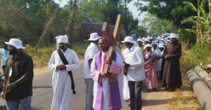 സുല്‍ത്താന്‍പെട്ട് രൂപതയുടെ നേതൃത്വത്തില്‍  അട്ടപ്പാടി ചുരത്തില്‍ കുരിശിന്റെ വഴി