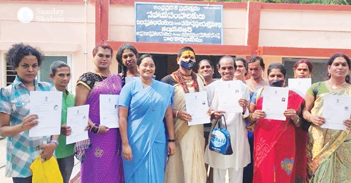 ട്രാന്‍സ്‌ജെന്‍ഡേഴ്‌സിനെ  തേടിയിറങ്ങിയ കന്യാസ്ത്രീ