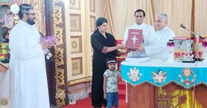 സമ്പൂര്ണ്ണ ബൈബിള് പകര്ത്തിയെഴുതാന് കഴിഞ്ഞതിന്റെ ആഹ്ലാദവുമായി നിഷ ജീതു