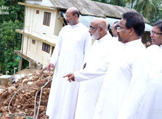 ദുരന്തഭൂമിയില്‍ സാന്ത്വനവുമായി മാര്‍ തട്ടില്‍