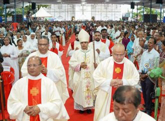 വല്ലാര്‍പാടത്ത് തീര്‍ത്ഥാടക പ്രവാഹം