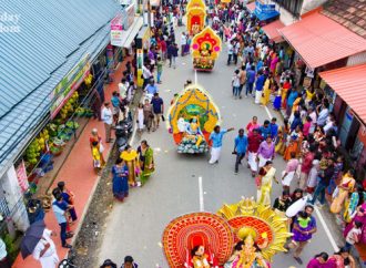 ആഘോഷങ്ങള്‍ ഇല്ലാതെ പറ്റില്ല