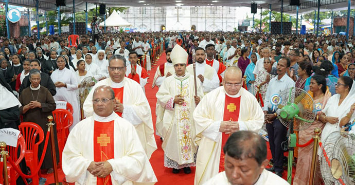 വല്ലാര്‍പാടത്ത് തീര്‍ത്ഥാടക പ്രവാഹം