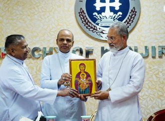 മാര്‍ ജോസഫ് പെരുന്തോട്ടം മെത്രാപ്പോലീത്തയ്ക്ക് ആദരവര്‍പ്പിച്ച് കാഞ്ഞിരപ്പള്ളി രൂപത