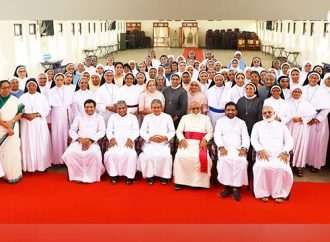 സമര്‍പ്പിതര്‍ തീക്ഷ്ണമായ പ്രേഷിതാഭിമുഖ്യത്തില്‍ ജീവിക്കുകയും പ്രവര്‍ത്തിക്കുകയും വേണം: മാര്‍ റാഫേല്‍ തട്ടില്‍