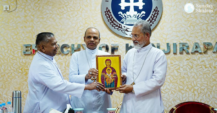 മാര്‍ ജോസഫ് പെരുന്തോട്ടം മെത്രാപ്പോലീത്തയ്ക്ക് ആദരവര്‍പ്പിച്ച് കാഞ്ഞിരപ്പള്ളി രൂപത