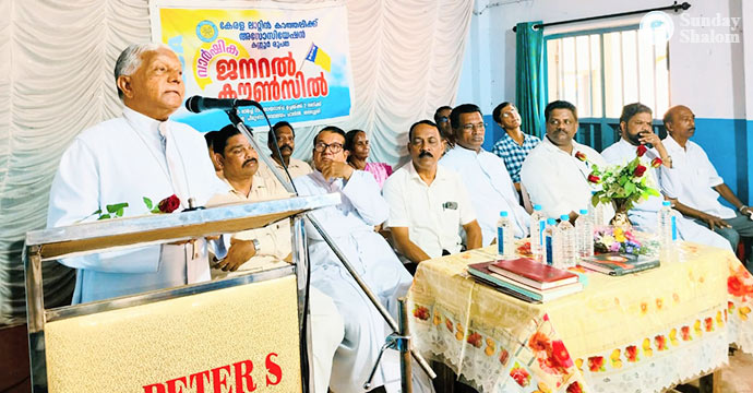 കരിമണല്‍ ഖനനത്തിന് തീരം തിറേഴുതി നല്‍കുവാനുള്ള നീക്കം ഉപേക്ഷിക്കണം: ബിഷപ് ഡോ. അലക്‌സ് വടക്കുംതല