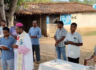 ജാര്‍ഖണ്ഡിലെ  ആദിവാസി കുട്ടികള്‍ക്കായുള്ള  ഹോസ്റ്റലിന്റെ ശിലാസ്ഥാപനം  ബിഷപ്പ് നിര്‍വഹിച്ചു