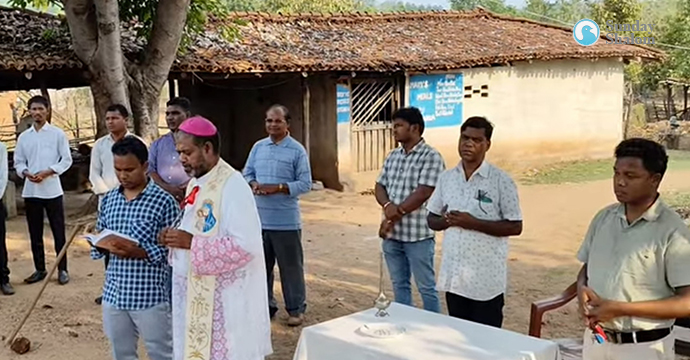 ജാര്‍ഖണ്ഡിലെ  ആദിവാസി കുട്ടികള്‍ക്കായുള്ള  ഹോസ്റ്റലിന്റെ ശിലാസ്ഥാപനം  ബിഷപ്പ് നിര്‍വഹിച്ചു