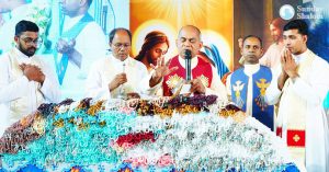 5500 ജപമാലകള്‍ ഒരുക്കി വിശ്വാസ സാക്ഷ്യവുമായി വീട്ടമ്മമാര്‍