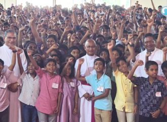 കഴിഞ്ഞ വര്‍ഷം എല്ലാ ദിവസവും കുര്‍ബാനയില്‍  പങ്കെടുത്ത കുട്ടികളുടെ സംഗമം ശ്രദ്ധേയമായി