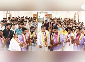 യുവജനങ്ങള്‍ മാറ്റത്തിനൊപ്പം സഞ്ചരിക്കണം.