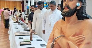 സ്വര്‍ഗം ഒരു കുടക്കീഴില്‍’; വിശുദ്ധരുടെ തിരുശേഷിപ്പുകളുടെ പ്രദര്‍ശനം ശ്രദ്ധേയമായി