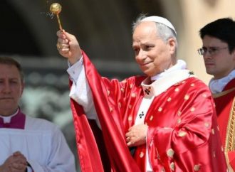 പരിശുദ്ധാത്മാവ് നമ്മുടെ ചങ്ങലകള്‍ തകര്‍ക്കും,നമ്മെ പുതിയ മനുഷ്യരാക്കും; പാപ്പയുടെ പന്തക്കുസ്താ സന്ദേശം