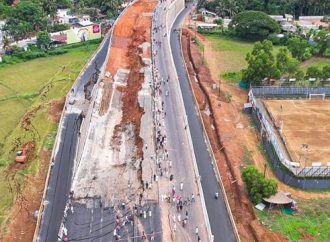 റോഡ് ഇടിഞ്ഞത് റോഡുപണി  അറിയാത്തതുകൊണ്ടല്ല