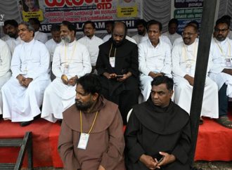 കള്ളക്കേസുകള്‍ എടുക്കാനല്ല കടല്‍ തീരത്ത് ശുഷ്‌കാന്തി കാണിക്കണം: കെഎല്‍സിഎ