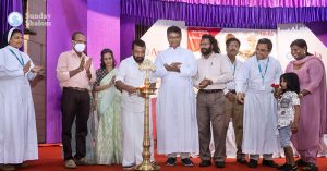അമല മെഡിക്കല്‍ കോളജില്‍ 200 കാന്‍സര്‍ രോഗികള്‍ക്ക് സൗജന്യമായി വിഗുകള്‍ നല്‍കി