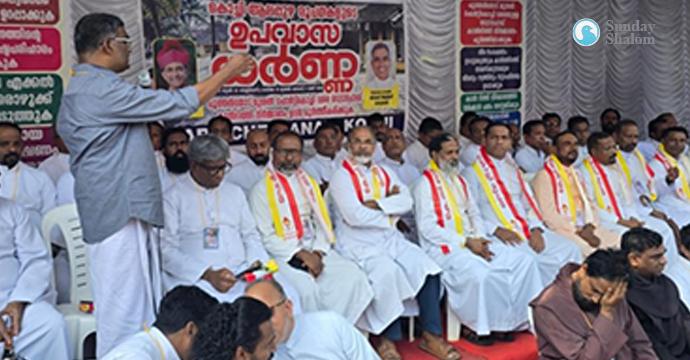 യുദ്ധകാലടിസ്ഥാനത്തില്‍ കടല്‍ഭിത്തി നിര്‍മിക്കണം; കൊച്ചി-ആലപ്പുഴ ജില്ലകളിലെ വൈദികര്‍ ഉപവാസ സമരം നടത്തി