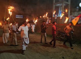 കന്യാസ്ത്രീകളുടെ അറസ്റ്റില്‍ പ്രതിഷേധിച്ച് പന്തംകൊളുത്തി പ്രകടനം നടത്തി