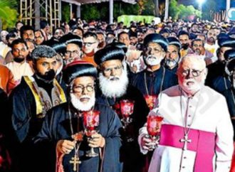 ധന്യന്‍ മാര്‍ ഈവാനിയോസ് ഓര്‍മപ്പെരുന്നാള്‍; മെഴുകുതിരി പ്രദക്ഷിണം വിശ്വാസിസംഗമമായി