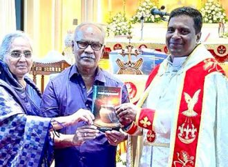 വിവാഹ സുവര്‍ണ ജൂബിലി സ്മാരകമായി പ്രസിദ്ധീകരിച്ച പുസ്തകം പ്രകാശനം ചെയ്തു