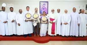 അവശതയനുഭവിക്കുന്നവരെ ചേര്‍ത്തുപിടിച്ച് സഹായിക്കുന്നവര്‍ സഞ്ചരിക്കുന്ന ദേവാലയങ്ങള്‍