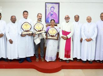 അവശതയനുഭവിക്കുന്നവരെ ചേര്‍ത്തുപിടിച്ച് സഹായിക്കുന്നവര്‍ സഞ്ചരിക്കുന്ന ദേവാലയങ്ങള്‍