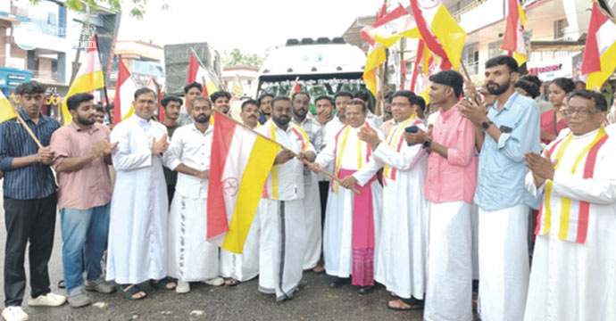 കെസിവൈഎം നടത്തുന്ന കേരള നവീകരണ യാത്രക്ക് തുടക്കമായി