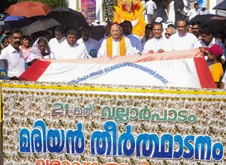 വല്ലാര്‍പാടത്തേക്ക് തീര്‍ത്ഥാടക പ്രവാഹം