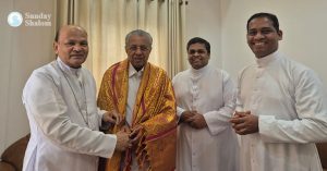 ലത്തീന്‍ കത്തോലിക്ക സമുദായ സര്‍ട്ടിഫിക്കറ്റ് പ്രശ്‌നം; ആര്‍ച്ചുബിഷപ് ഡോ. വര്‍ഗീസ് ചക്കാലയ്ക്കല്‍ മുഖ്യമന്ത്രിക്ക് നിവേദനം നല്‍കി