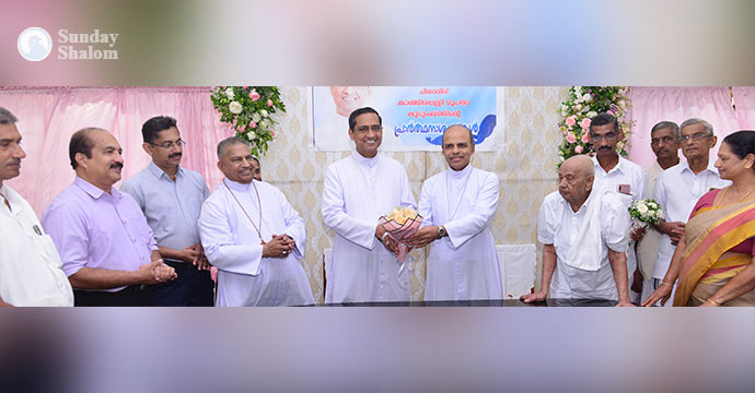 മാര്‍ സെബാസ്റ്റ്യന്‍ വാണിയപ്പുരയ്ക്കലിന് സ്വീകരണം നല്‍കി; 101 വയസുള്ള അദ്ദേഹത്തിന്റെ പിതാവിന്റെ സാന്നിധ്യം സമ്മേളനത്തെ ശ്രദ്ധേയമാക്കി