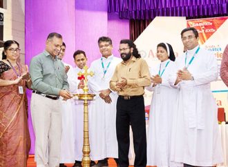 അമലയില്‍ 128 കാന്‍സര്‍ രോഗികള്‍ക്ക് സൗജന്യമായി വിഗുകള്‍ നല്‍കി