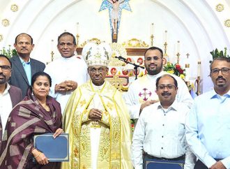 ചിക്കാഗോ രൂപതയിലെ ഒമ്പത് അല്മായര്‍ക്ക് ദൈവശാസ്ത്രത്തില്‍ ഡിപ്ലോമ; മാര്‍ അങ്ങാടിയത്ത് സര്‍ട്ടിഫിക്കറ്റുകള്‍ സമ്മാനിച്ചു
