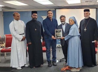 ഫെയ്‌സ് ഓഫ് ഫെയ്‌സ്‌ലെസ് സംവിധായകന്‍ ഡോ. ഷെയ്‌സണ്‍ ഔസേപ്പിനെ ഹൂസ്റ്റണില്‍ ആദരിച്ചു