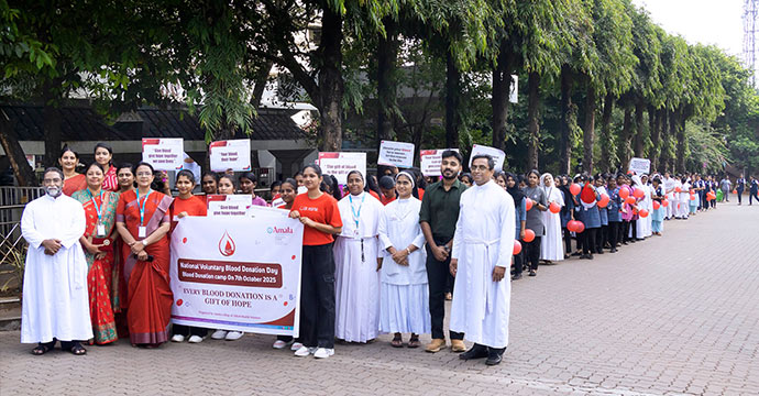 ദേശീയ രക്തദാന ദിനത്തില്‍ അമല മെഡിക്കല്‍ കോളജില്‍ 105 പേര്‍ രക്തം ദാനം ചെയ്തു