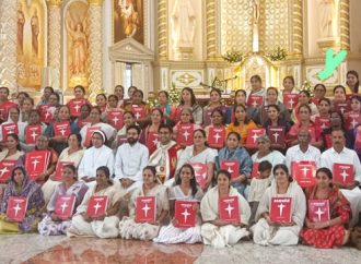 മൂന്നു ഭാഷകളിലായി പകര്ത്തിയെഴുതിയത്  90 ബൈബിളുകള്; അപൂര്വ്വ നേട്ടവുമായി ഒരു ഇടവക