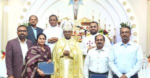 ചിക്കാഗോ രൂപതയിലെ 37 അല്മായര്‍ക്ക് ദൈവശാസ്ത്രത്തില്‍ ഡിപ്ലോമ; മാര്‍ അങ്ങാടിയത്ത് സര്‍ട്ടിഫിക്കറ്റുകള്‍ സമ്മാനിച്ചു