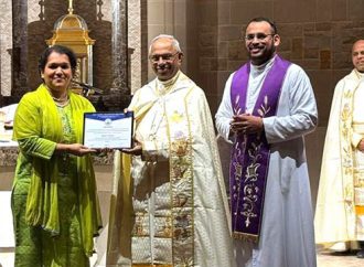 ഡാളസിലെ വിശുദ്ധ മറിയം ത്രേസ്യാ സീറോമലബാര്‍ മിഷനില്‍ തിയോളജിയില്‍ ഡിപ്ലോമ നേടിയവരെ ആദരിച്ചു