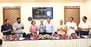 ജോസഫ് മേലൂക്കാരന്‍ രചിച്ച ‘പ്രതിസന്ധികളും വിജയമന്ത്രങ്ങളും’ പ്രകാശനം ചെയ്തു
