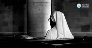 ഭക്ഷ്യമേളയില്‍ നോണ്‍-വെജിറ്റേറിയന്‍ വിഭവങ്ങള്‍; കന്യാസ്ത്രീയായ സ്‌കൂള്‍ പ്രിന്‍പ്പലിനെ ഭീഷണിപ്പെടുത്തി മാപ്പുപറയിച്ചു