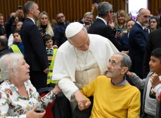 സഭ ദരിദ്രരുടെ മാതാവാണെന്ന് ലിയോ 14-ാമന്‍ പാപ്പ; ദരിദ്രര്‍ക്കായുള്ള ആഗോളദിനത്തില്‍ 1300 ദരിദ്രരോടൊപ്പം പാപ്പയുടെ ഉച്ചഭക്ഷണം