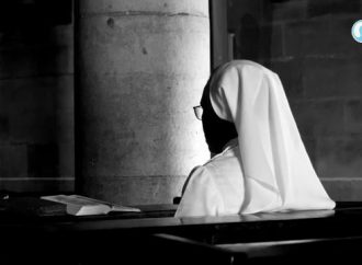 ഭക്ഷ്യമേളയില്‍ നോണ്‍-വെജിറ്റേറിയന്‍ വിഭവങ്ങള്‍; കന്യാസ്ത്രീയായ സ്‌കൂള്‍ പ്രിന്‍പ്പലിനെ ഭീഷണിപ്പെടുത്തി മാപ്പുപറയിച്ചു