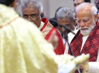 ഡല്‍ഹി കത്തീഡ്രലില്‍ ക്രിസ്മസ് ശുശ്രൂഷകളില്‍ പങ്കുചേര്‍ന്ന് പ്രധാനമന്ത്രി നരേന്ദ്ര മോദി; യേശുവിന്റെ പ്രബോധനങ്ങള്‍ സമൂഹത്തില്‍ ഐക്യം ശക്തിപ്പെടുത്തട്ടെയെന്ന് ക്രിസ്മസ് ആശംസ