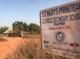 300 -ലധികം കുട്ടികള്‍ നൈജീരിയയില്‍ ഭീകരരുടെ പിടിയിലായിട്ട് ഒരാഴ്ച; പ്രാര്‍ത്ഥനയും സഹായവും അഭ്യര്‍ത്ഥിച്ച് ബിഷപ് റോബര്‍ട്ട് ബാരണ്‍