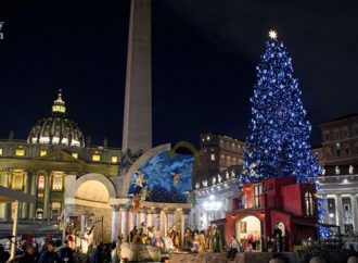 വത്തിക്കാന് ചത്വരത്തില് പുല്ക്കൂടും ക്രിസ്മസ് ട്രീയും അനാവണം ചെയ്തു