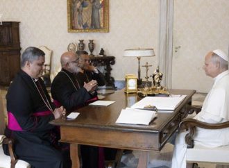 ലിയോ പതിനാലാമന് മാര്പാപ്പയുമായി മാര് റാഫേല് തട്ടില് കൂടിക്കാഴ്ച നടത്തി