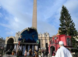 ക്രിസ്മസ്, ആഘോഷങ്ങളുടെ തിരക്കില് മുങ്ങിപ്പോകരുത്; ഇത് യേശുവിനെ സ്വന്തമാക്കേണ്ട സമയം: ലിയോ 14 -ാമന് പാപ്പ