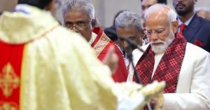 ഡല്‍ഹി കത്തീഡ്രലില്‍ ക്രിസ്മസ് ശുശ്രൂഷകളില്‍ പങ്കുചേര്‍ന്ന് പ്രധാനമന്ത്രി നരേന്ദ്ര മോദി; യേശുവിന്റെ പ്രബോധനങ്ങള്‍ സമൂഹത്തില്‍ ഐക്യം ശക്തിപ്പെടുത്തട്ടെയെന്ന് ക്രിസ്മസ് ആശംസ