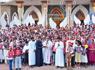 ബൈബിള് പകര്ത്തിയെഴുതിയ രണ്ടായിരം പേരുടെ സംഗമം ശ്രദ്ധേയമായി