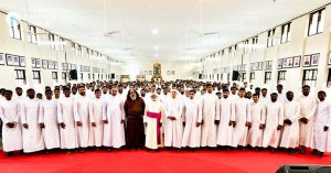 പുരോഹിതര്‍ സഭയെ പടുത്തുയര്‍ത്തേണ്ടവര്‍: മാര്‍ റാഫേല്‍ തട്ടില്‍